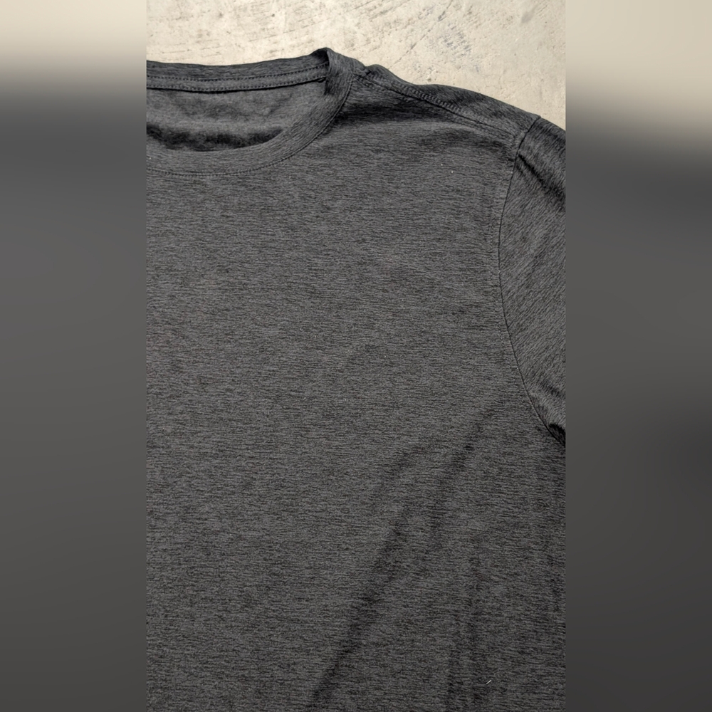 Vuori Gray Long Sleeve T-Shirt, Medium